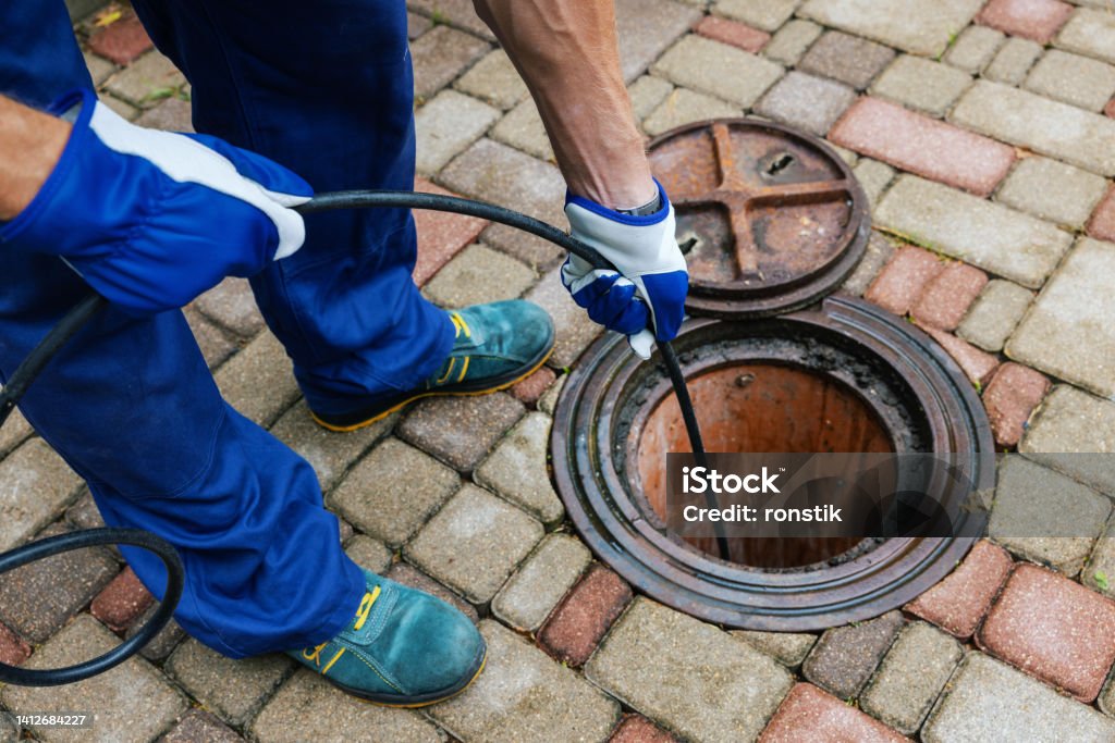 skúsený pracovníci odborne zmonitorujú kanalizačný systém 